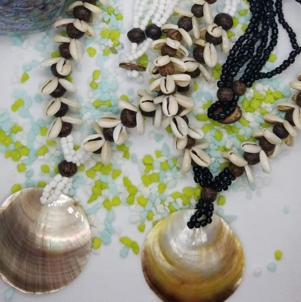 Necklace shell